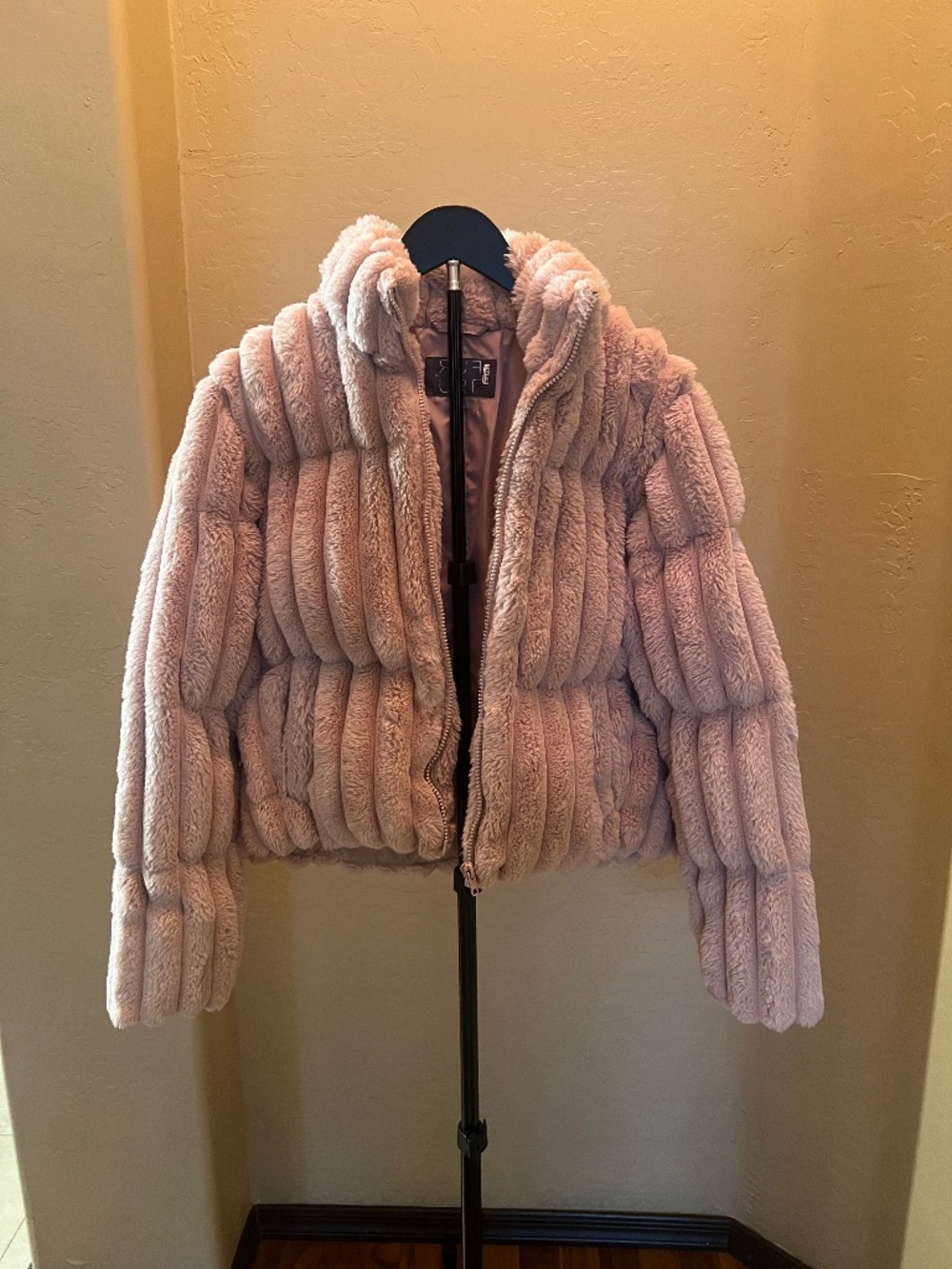 Light pink M puffy jacket NEW